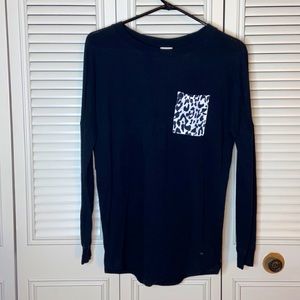 🍁Victoria’s Secret PINK Solid Black Long Sleeve w/ Leopard Pocket Size X-Small